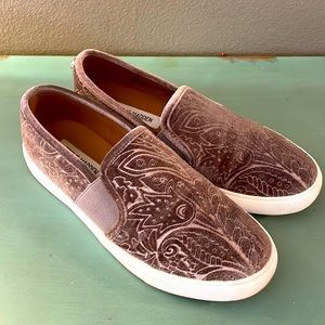 Steve Madden velvet slip on sneakers size 8
